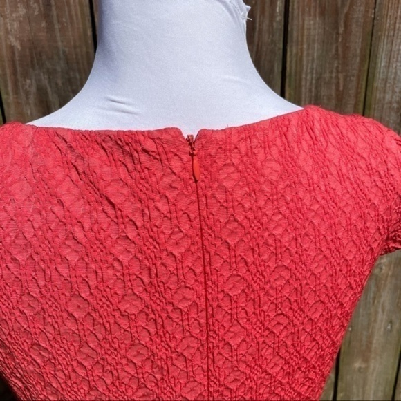 KAY UNGER Coral Cap Sleeve Buckle Sheath Dress 8 - Picture 6 of 16